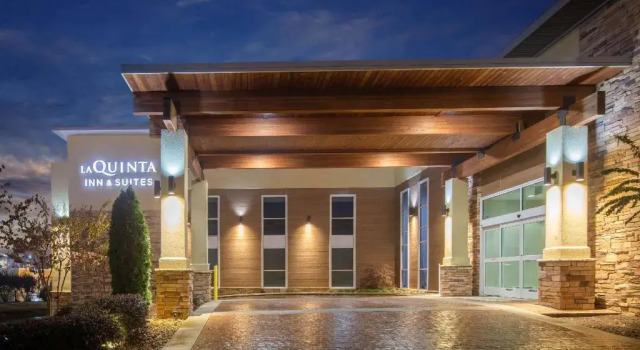La Quinta Inn Suites Chattanooga East Ridge, Varaa Hotelli East Ridge Tennessee