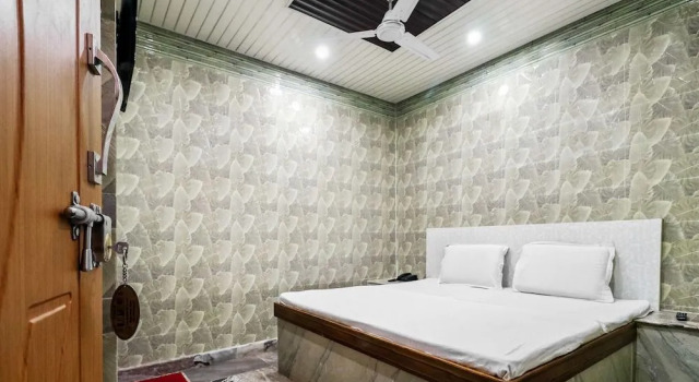 SPOT ON 37017 Ss Lodge, Забронировать Отель Отели Джамму и Кашмира с парковкой, Парковка