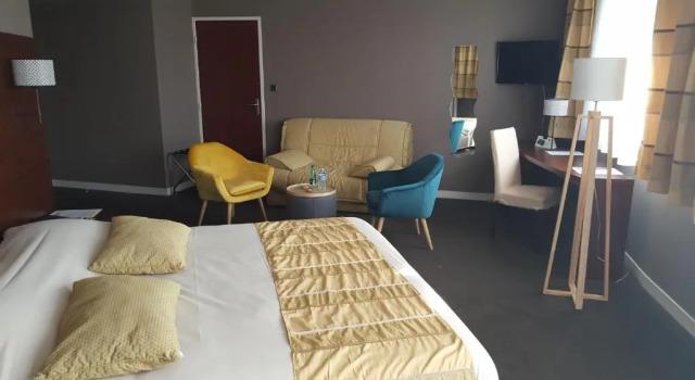 Люкс Hotel De Loire et Restaurant Les Bateliers