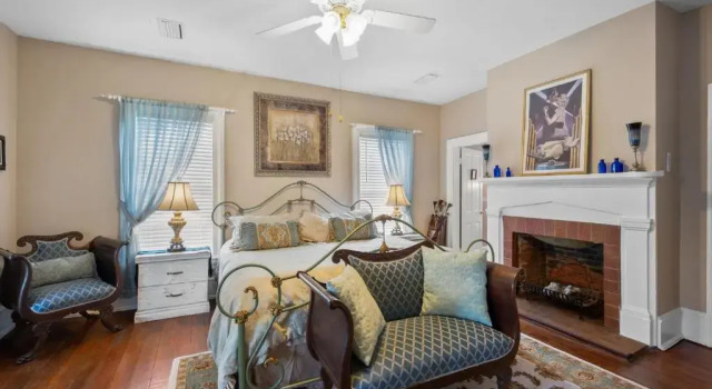 Люкс Deluxe Goodbread House Bed & Breakfast Inn