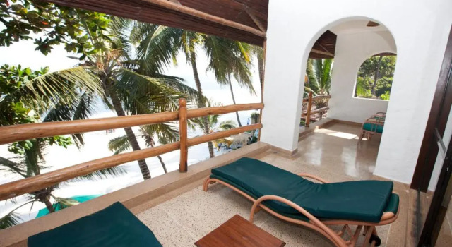 Полулюкс с балконом Travellers Beach Hotel & SPA
