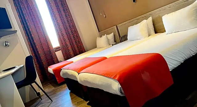 Camera tripla Standard CitHotel Le Louvre Orange