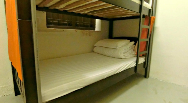 Кровать в общем номере Amethyst Love Guesthouse