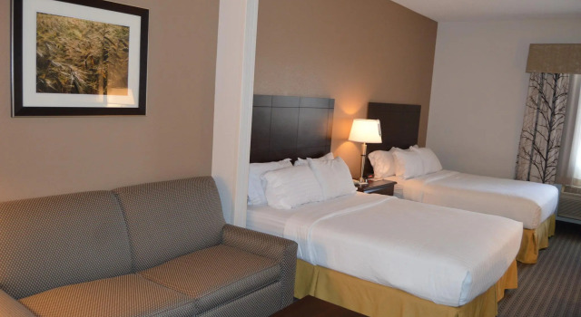 Четырёхместный номер Standard Holiday Inn Express & Suites Winner by IHG