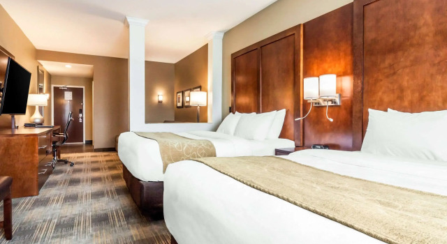 Четырёхместный люкс Comfort Suites University Brookings
