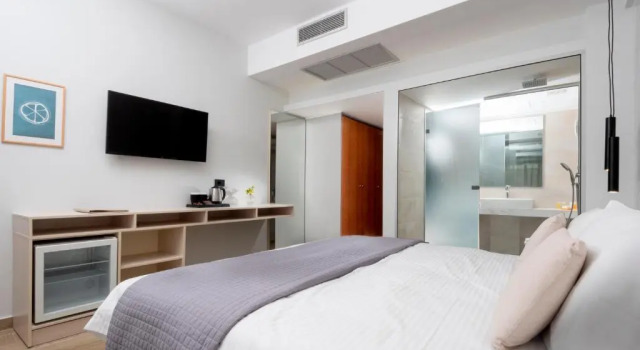 Трёхместный номер Deluxe Athena Hotel