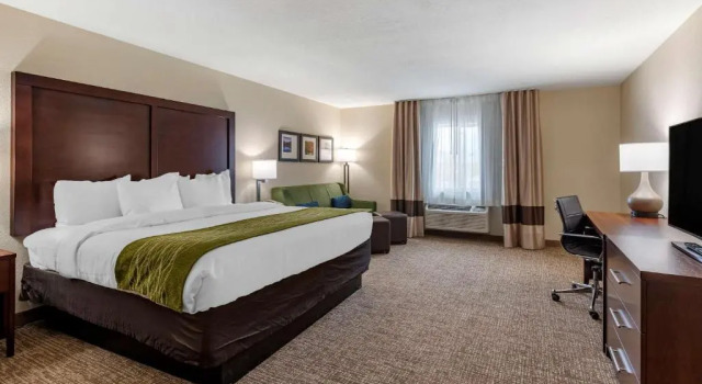 Люкс c 1 комнатой Comfort Inn & Suites Pueblo
