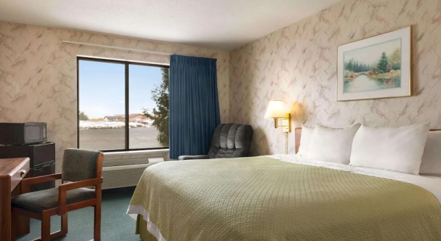 Doppel Suite Days Inn by Wyndham Eagle River