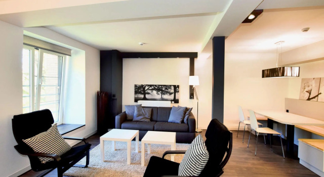 Modern and comfortably furnished apartment in a former coach house, Rezervovat Apartmán Hotely v Lutych s parkováním, Parkování