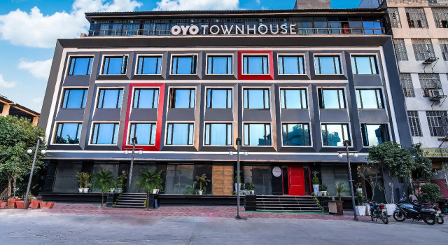 OYO Townhouse 051 Lal Kothi