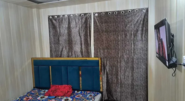 Кровать в общем номере Pari Ac Restaurant & Hotel