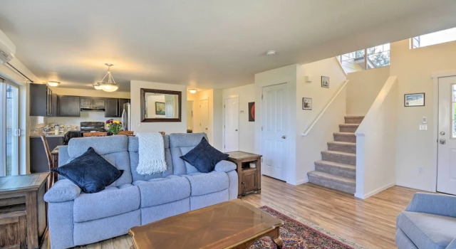 Коттедж Pet-friendly Poulsbo Abode w/ Mountain Views!