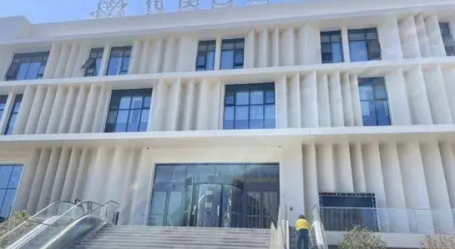 Huaxigu Hot Spring Hotel (Xinxiang Xinfeng Avenue Zhenxing Community Cultural Square)
