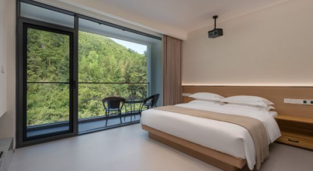 Семейный люкс с балконом и с красивым видом из окна MOXI Family Slide Vacation Boutique Stay (Shenxi Water Park)