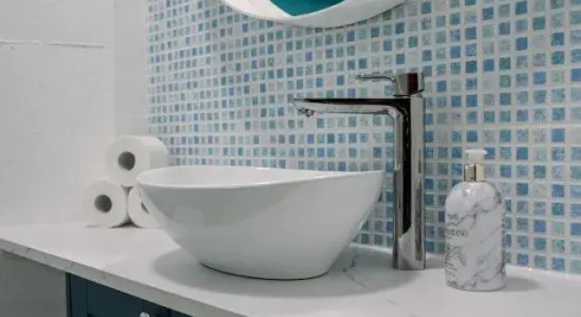 3 Bed Traditional Apartment on Picturesque Victoria St, Забронировать Апартаменты/квартира Эдинбург Midlothian, рядом с Национальный музей Шотландии
