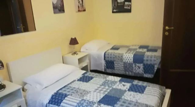 B&B L'Isola di Casa, Book Bed and Breakfast Hoteller i Brembate med parkering, Parkering