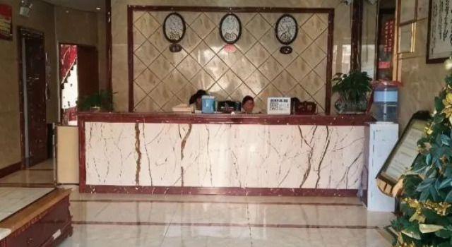 Yinhe Holiday Hotel, Rezerwuj Hotel Hotele w Qiandongnan z parkingiem, Parking