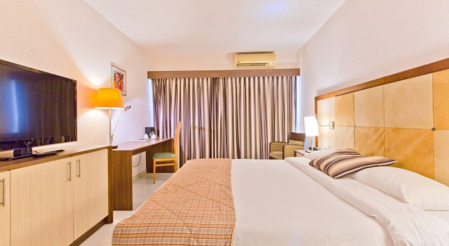 Одноместный номер Standard с балконом Queens Hotel