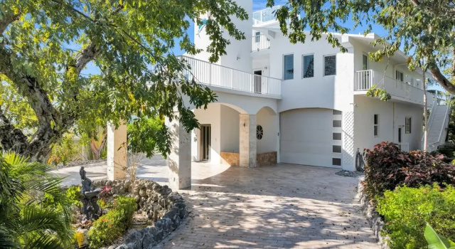 Коттедж New Listing! Reel Joy Waterfront Luxe With Pool And Private Dock 4 Bedroom Home