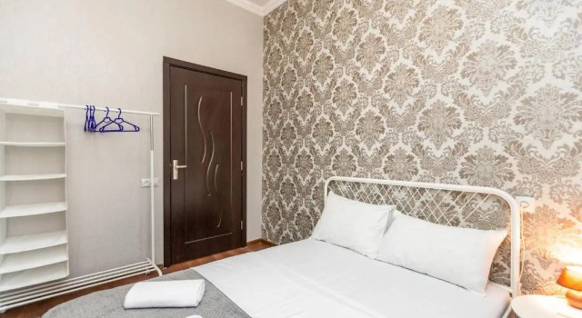 Cozy 2BR apt w Balcony on Aghmashenebeli ave, Забронировать Отель Тбилиси Регион Тбилиси, рядом с Tеатр имени Марджанишвили