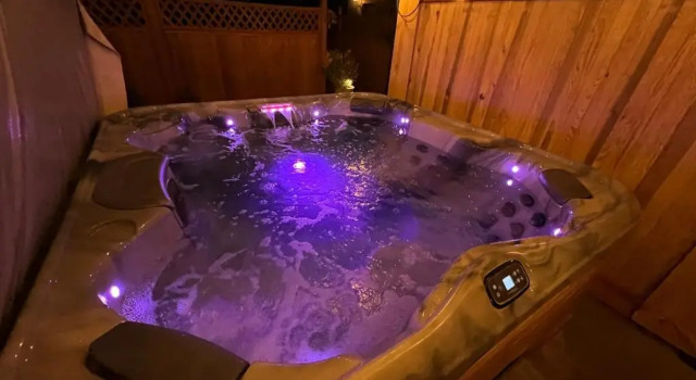 Вилла Cozy Orchard Garden Tiny House w Hottub AC Firepit