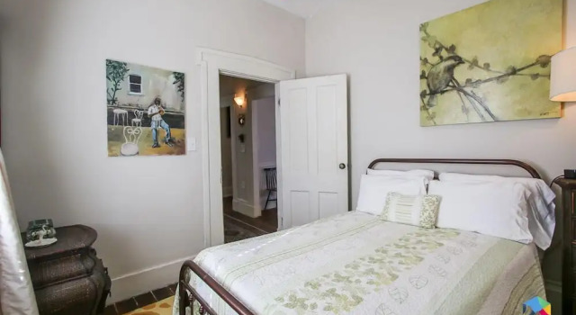 Апартаменты Grand Artist's House Upper Apt Walk to Forsyth