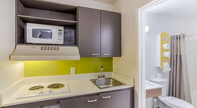 Номер Deluxe Studio 6 Extended Stay - Jacksonville, FL - South