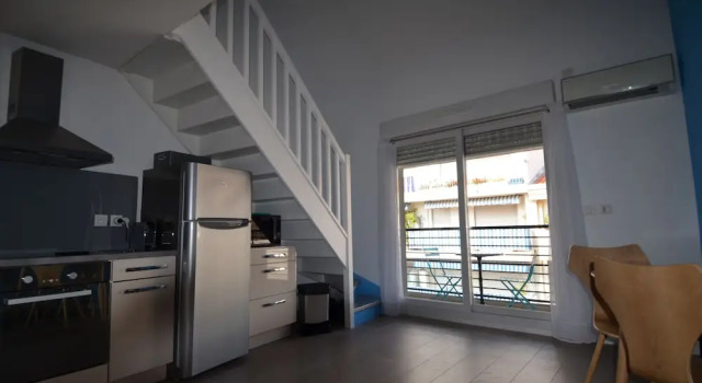Modern duplex apartment 4 persons near train station Acropolis in Nice