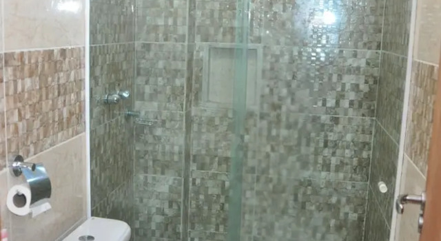 Кровать в общем номере Bonjour Hotel