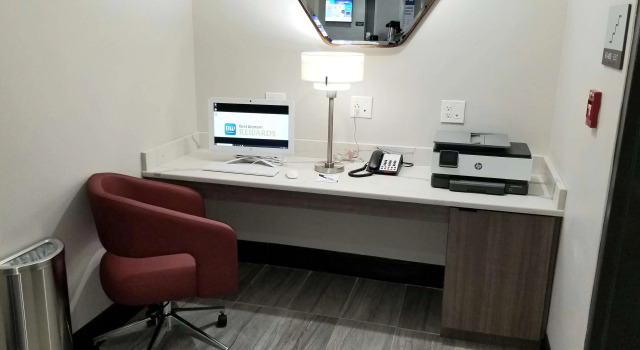 Best Western Lexington Inn, Забронировать Отель Отели Лексингтон с бассейном, рядом с Торговый центр Гамбург-Плейс, Бассейн