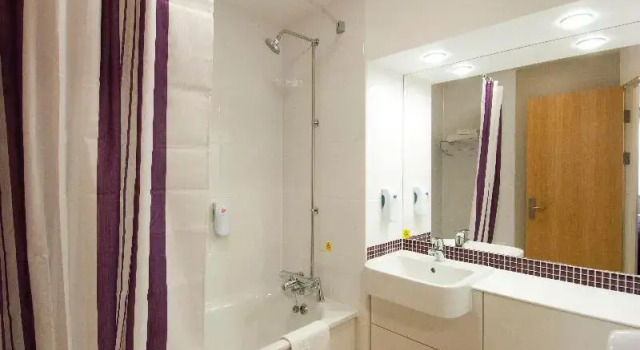 Двухместный номер Standard Premier Inn Halifax Town Centre