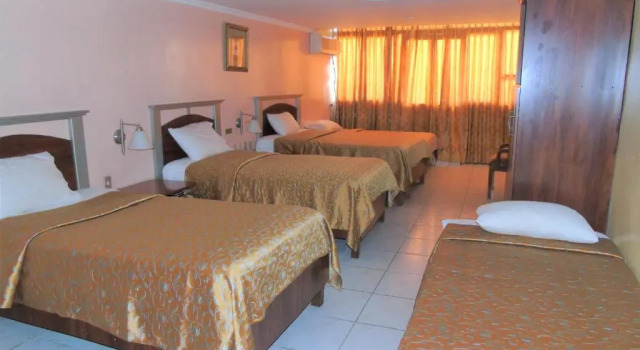 Трёхместный номер Standard Hotel Malecon Inn