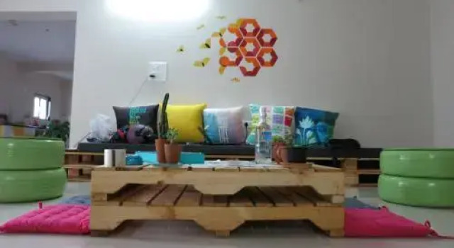 Beehive Hostel, Забронировать Хостел Банджара-Хиллз Хайдарабад, рядом с Коммерческий район Банжара-Хилс