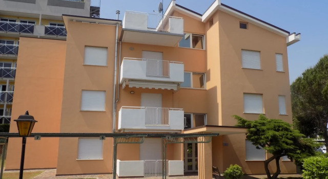 Apartment on the First Floor, Забронировать Апартаменты/квартира Эраклеа Линьяно-Ривьера