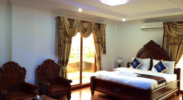 Номер Standard с балконом Emerald BB Battambang Hotel