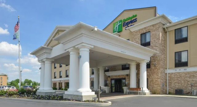 Люкс с видом на море Holiday Inn Express & Suites Greenfield by IHG