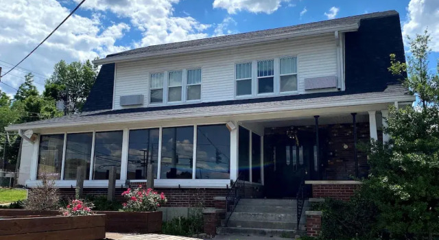 Twin Lakes Creamery, Grill & Inn