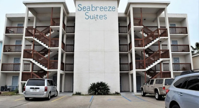 143 Sea Breeze 1 Bedroom 1 Bathroom Condo