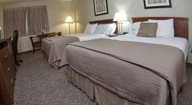 Полулюкс Clarion Hotel & Suites