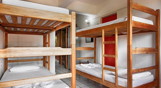 Кровать в общем номере (женский номер) Novos Baianos Hostel e Pousada