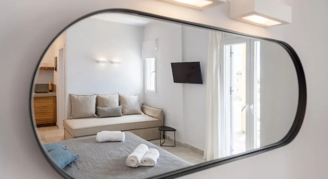 Двухместная студия Comfort с балконом и с видом на бассейн Drios Luxury Studios