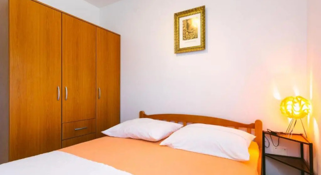 Apartments Ivica - 150m from sea, Забронировать Апартаменты/квартира Трогир 