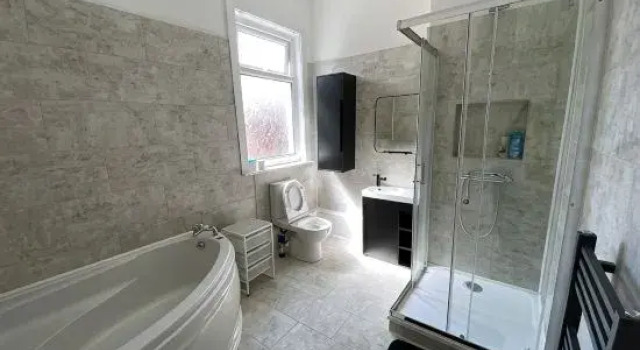 Modern room for short stay in Salford, PLAB Samson, Забронировать Отель Солфорд Манчестер, рядом с UK Bungee Club - Manchester 160ft Bungee Jump