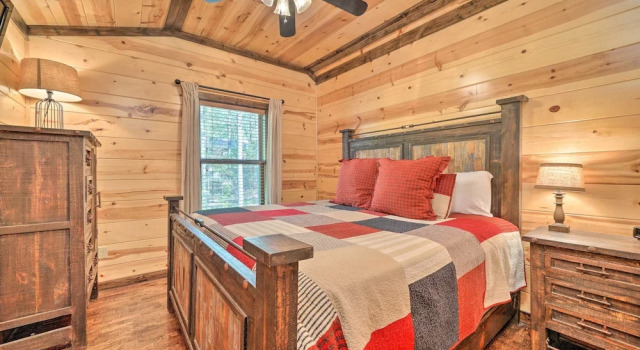 Broken Bow Escape w/ Hot Tub & Basketball Court!, Boek Hotel Hochatown Oklahoma