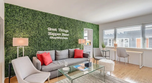 Walk to Beach - King Apt In 1 Area - AB, Забронировать Апартаменты/квартира Отели Сан-Клементе с парковкой, рядом с San Clemente Farmers Market, Парковка