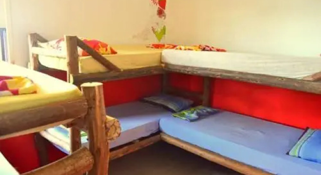 Katsbarnea Hostel