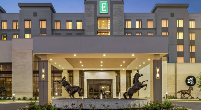 Embassy Suites by Hilton Round Rock, Забронировать Отель Отели Раунд-Рок с парковкой, Парковка