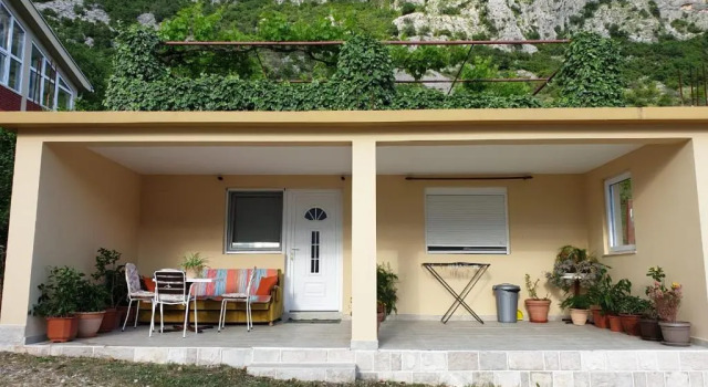Apartment Mileva, Book Lejlighed Hoteller i Kotor Riviera med parkering, Parkering