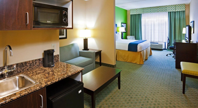 Люкс Holiday Inn Express & Suites Newport S by IHG