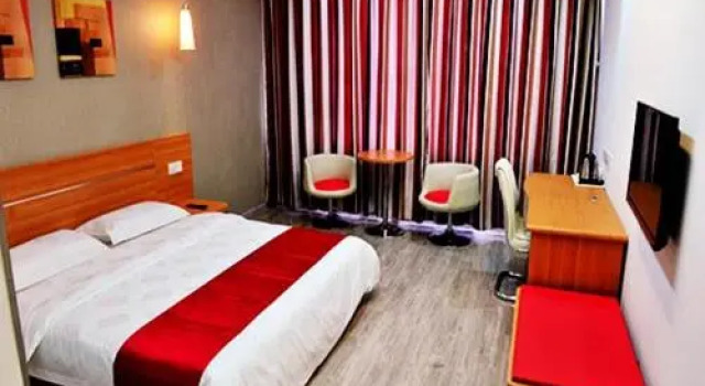 Thank Inn Hotel Yunnan Lijiang Acient City South Gate, Забронировать Отель Отели Лицзян с парковкой, рядом с Улица Сквер-стрит Древнего города Даянь, Парковка